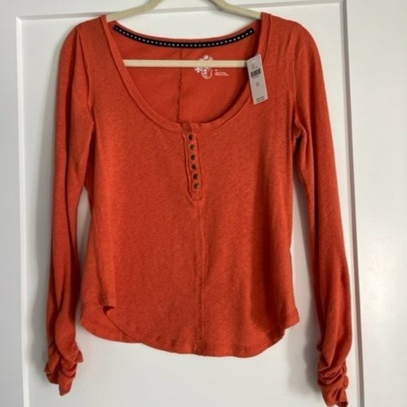 NWT Anthropologie Pilcro Coral Scrunched Sleeve shirt, size XS - Picture 1 of 7
